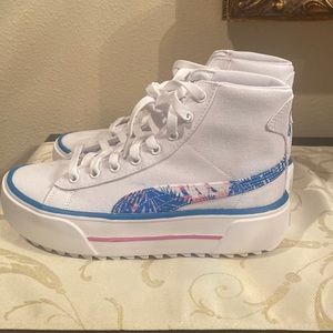 Puma white high top tennis shoes